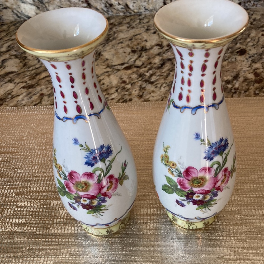 HEIRLOOM by TOYO Vintage Vases set of 2 - Picture 2 of 8